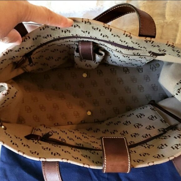 Dooney & Bourke Vintage Anniversary Signature Medium Tote & Pouch - Picture 8 of 12